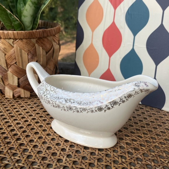 French Saxon China 22K Gold Lace Gravy Boat with Floral Bouquet - Picture 4 of 14